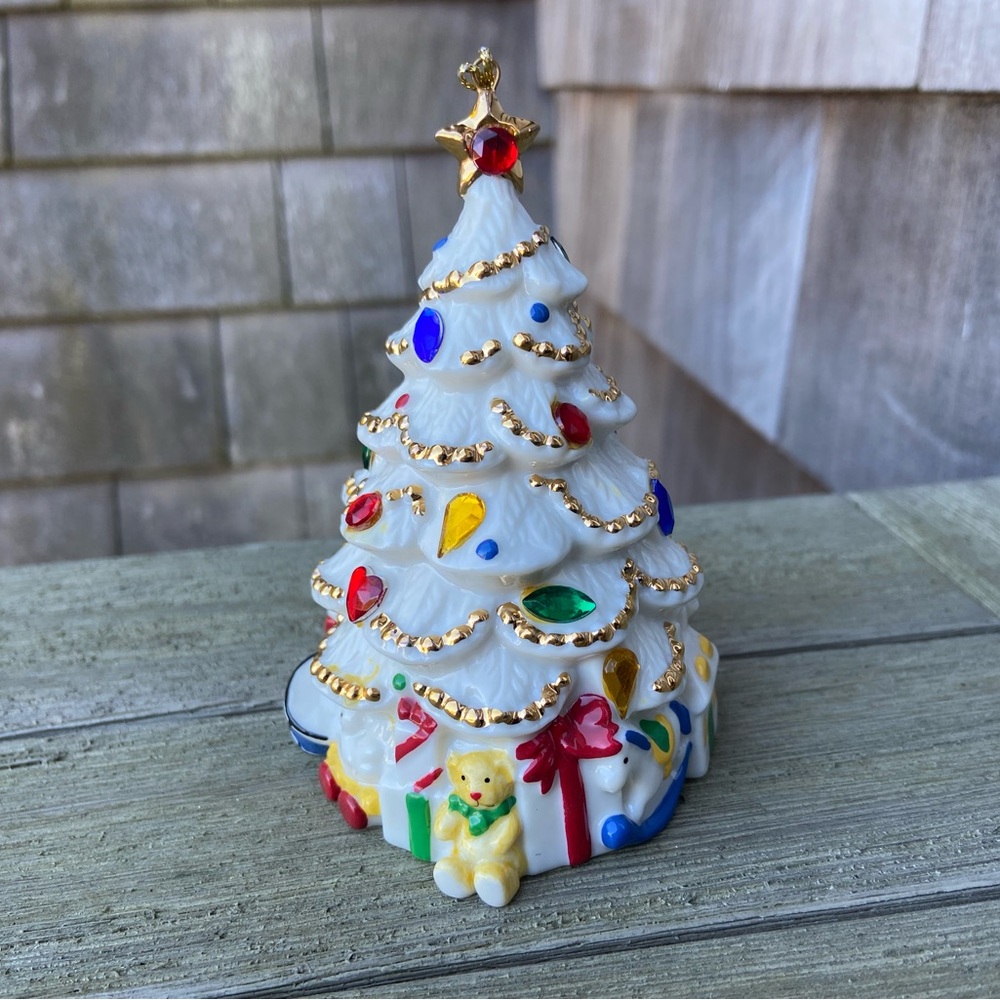 17 Xmas tree ornaments NWT, white porcelain & colorful 4.5” tall in original box